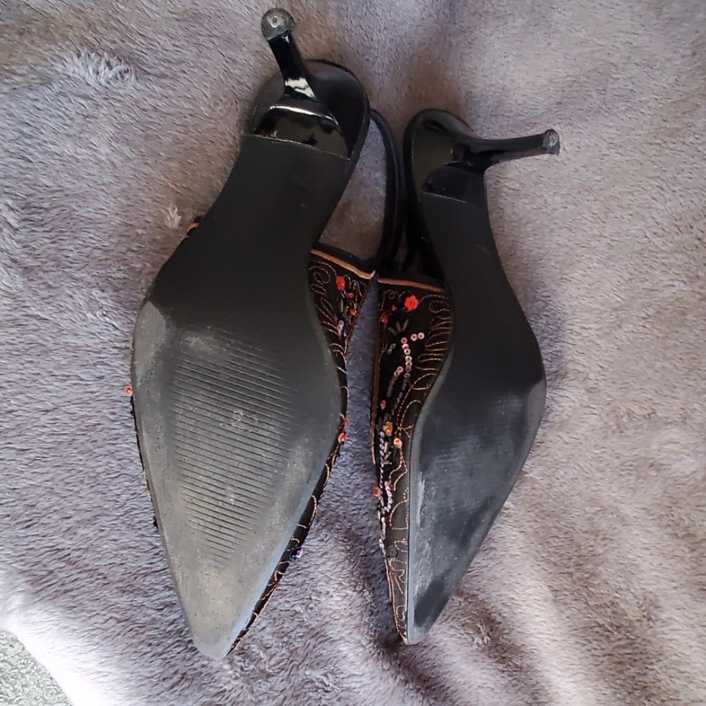 Heels - Picture 4 of 4